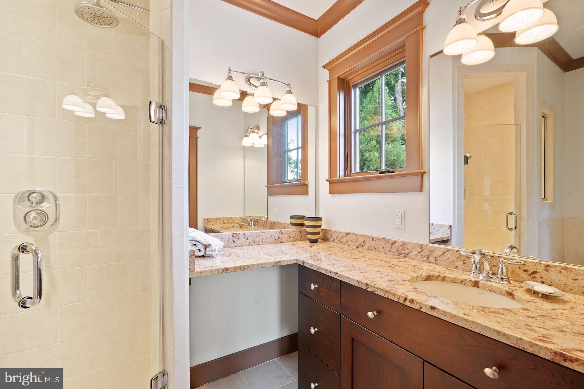 COUNTRY CLUB MANOR - Residential