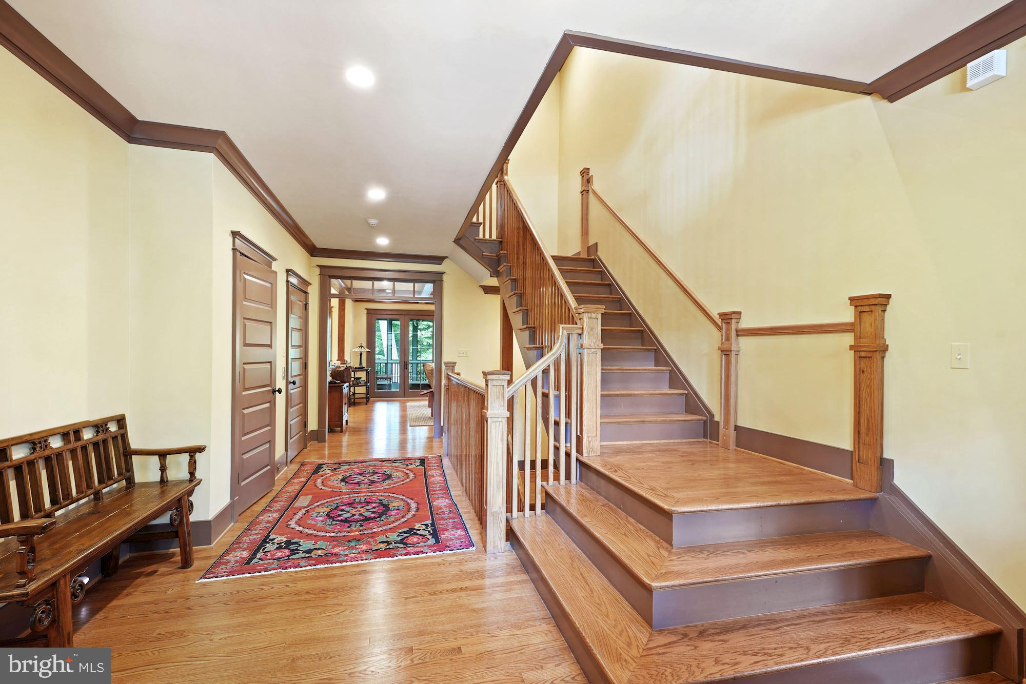 COUNTRY CLUB MANOR - Residential