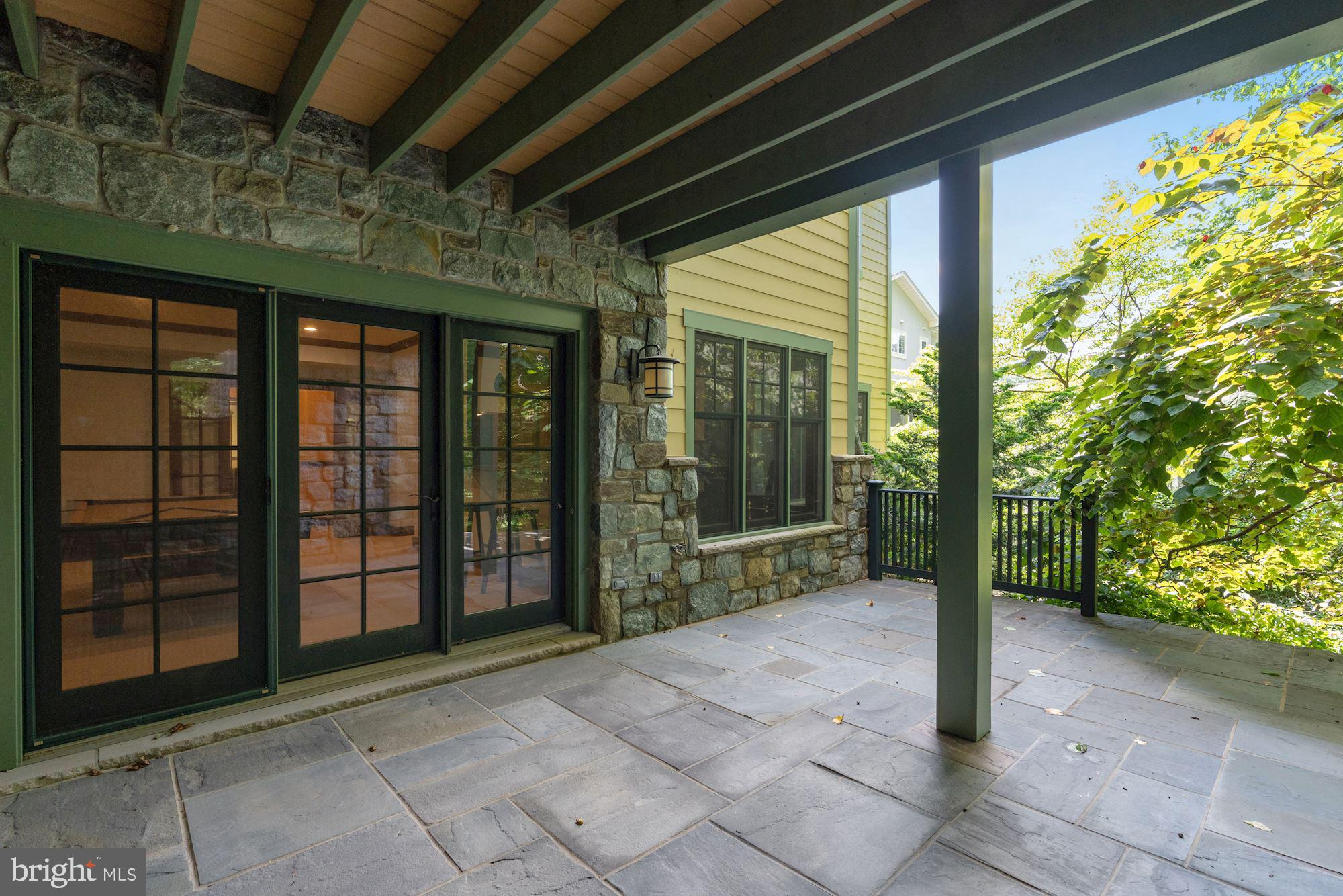 COUNTRY CLUB MANOR - Residential