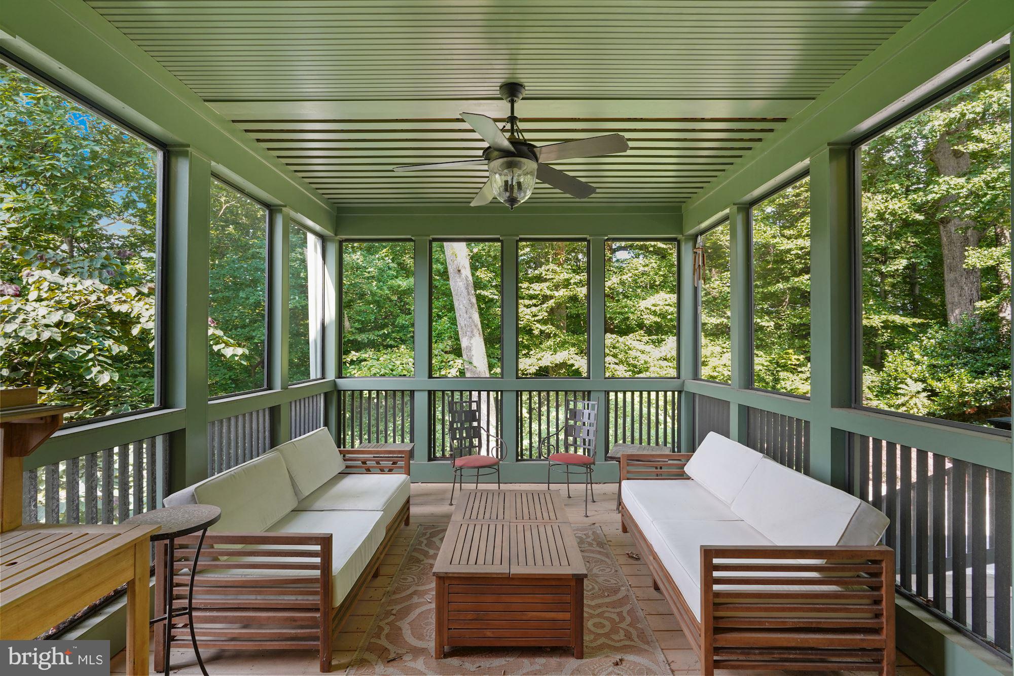 COUNTRY CLUB MANOR - Residential