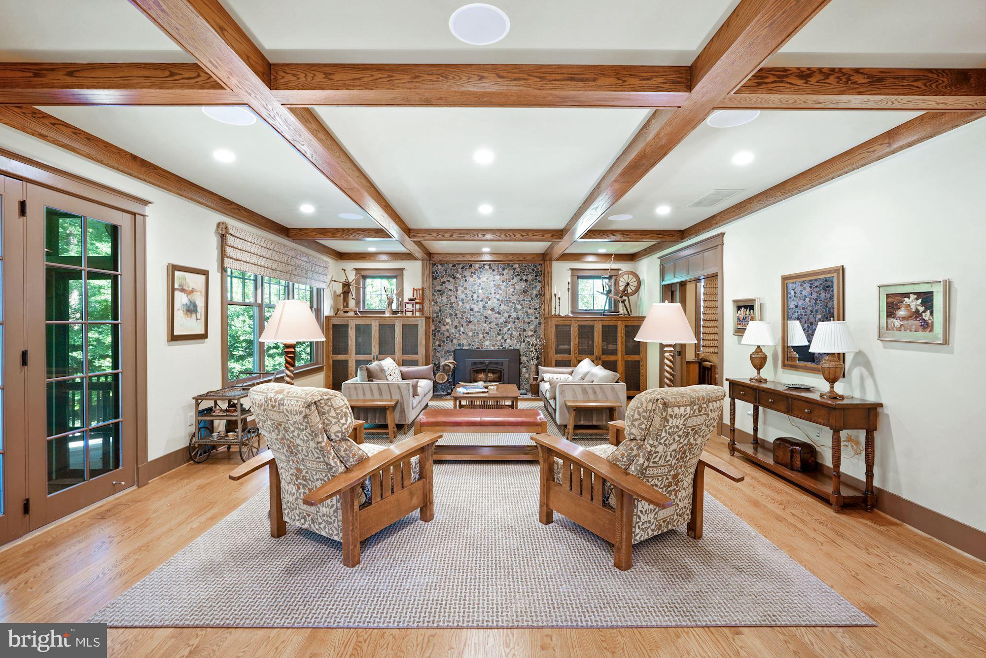 COUNTRY CLUB MANOR - Residential