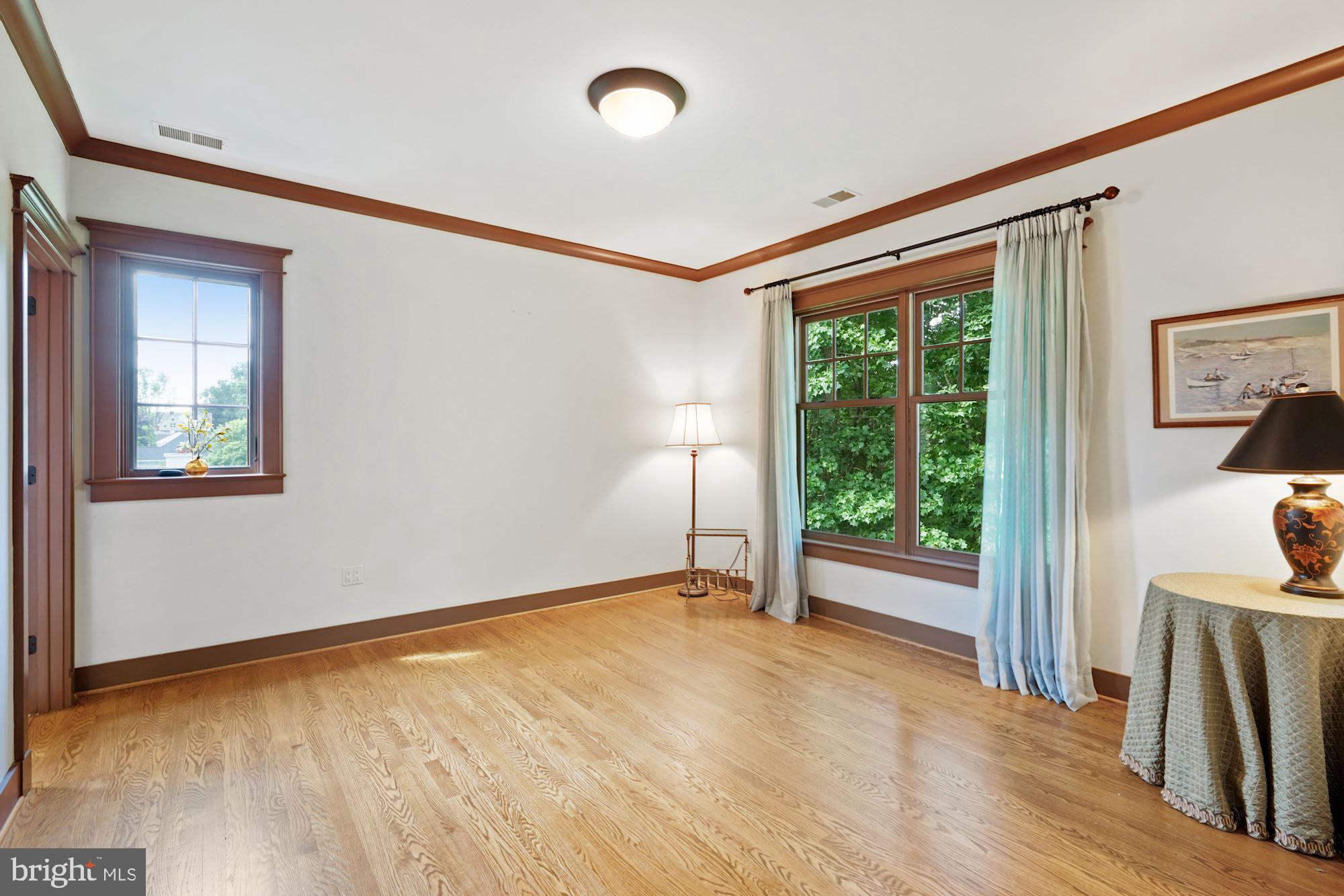 COUNTRY CLUB MANOR - Residential