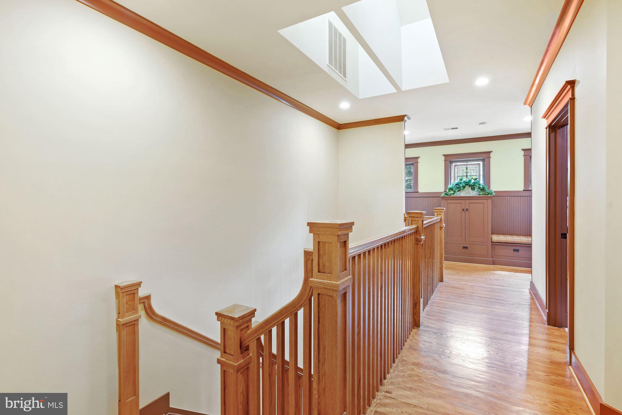 COUNTRY CLUB MANOR - Residential