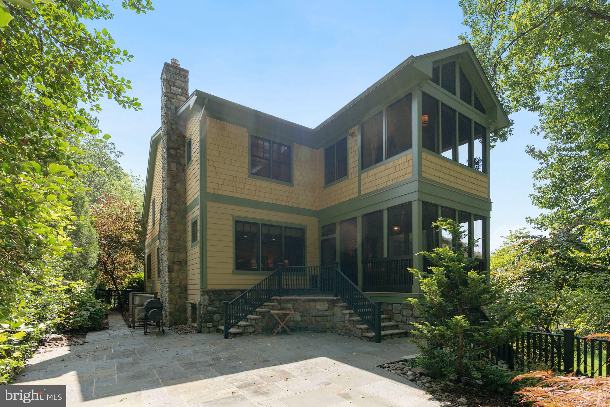 COUNTRY CLUB MANOR - Residential