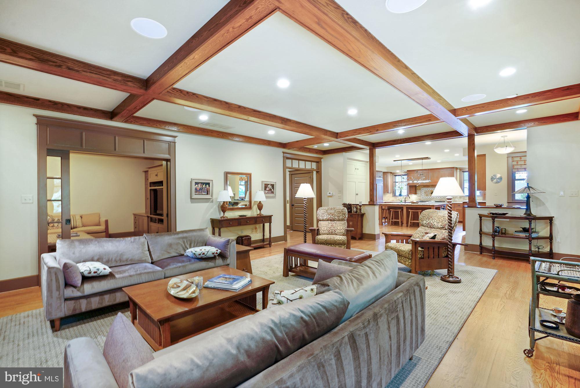 COUNTRY CLUB MANOR - Residential