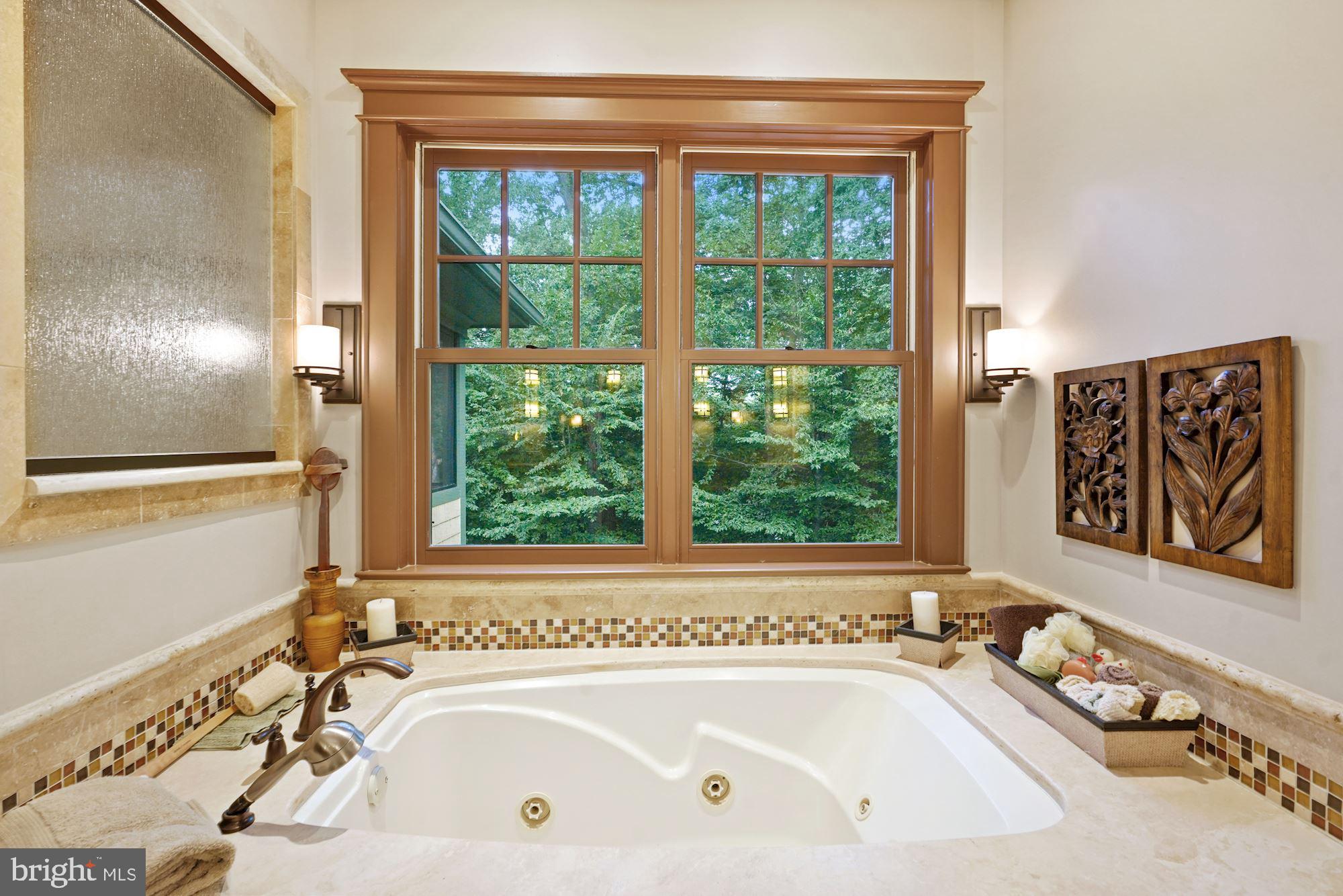 COUNTRY CLUB MANOR - Residential