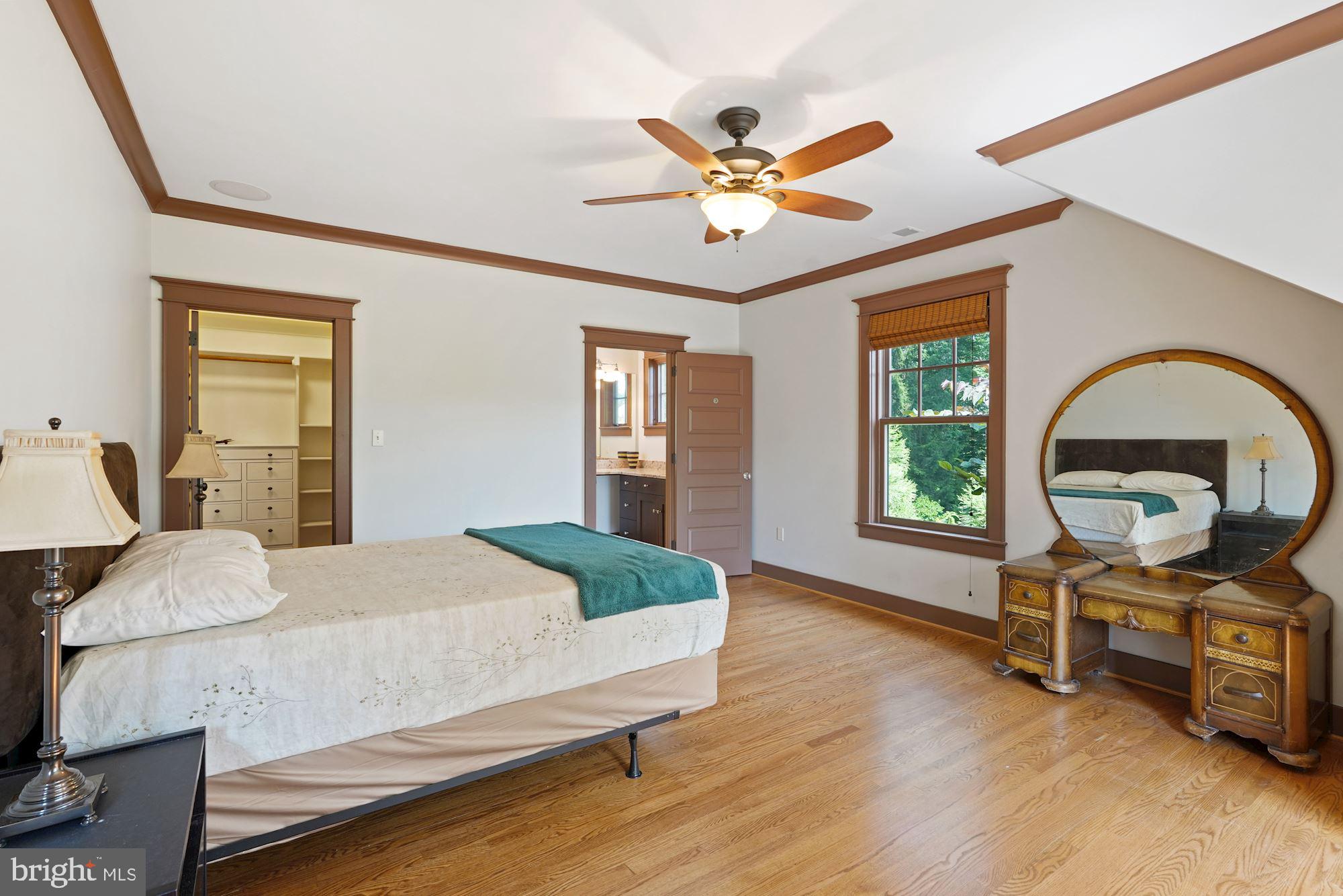 COUNTRY CLUB MANOR - Residential