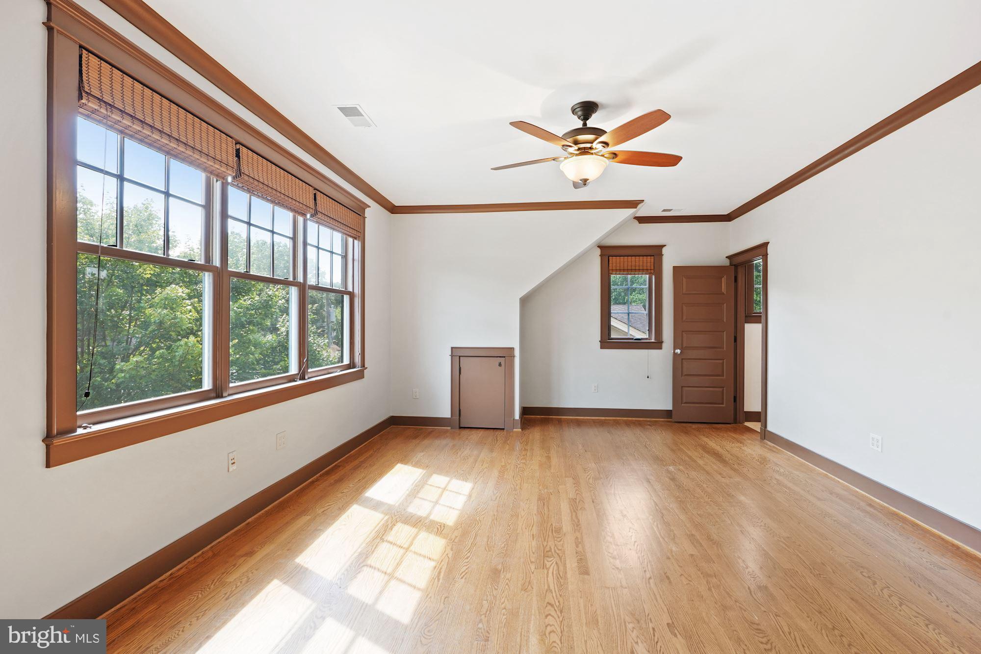 COUNTRY CLUB MANOR - Residential