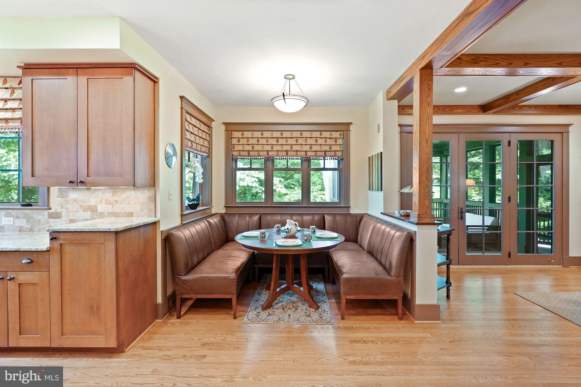 COUNTRY CLUB MANOR - Residential