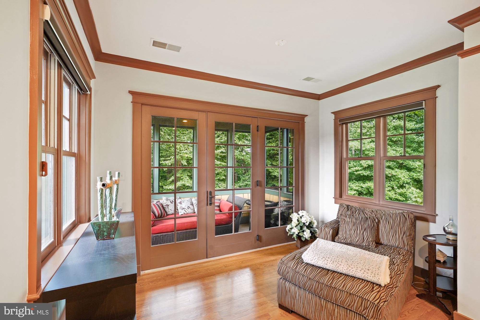 COUNTRY CLUB MANOR - Residential