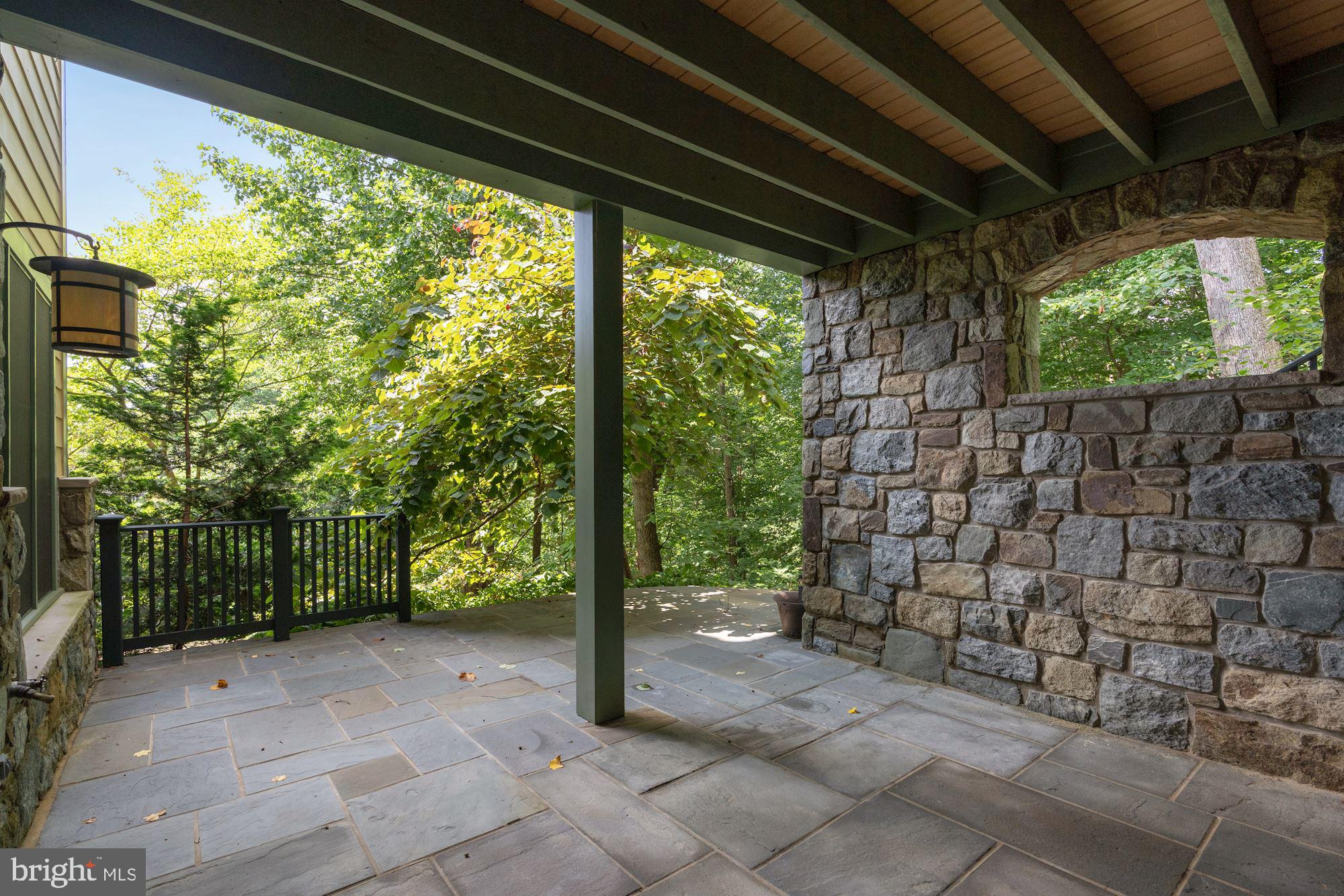 COUNTRY CLUB MANOR - Residential