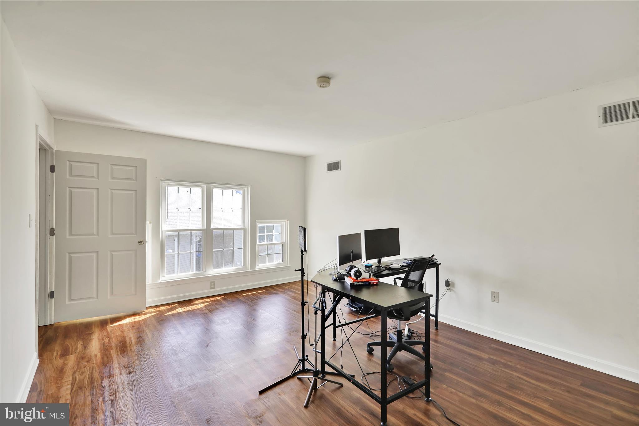 SEVEN OAKS - Residential