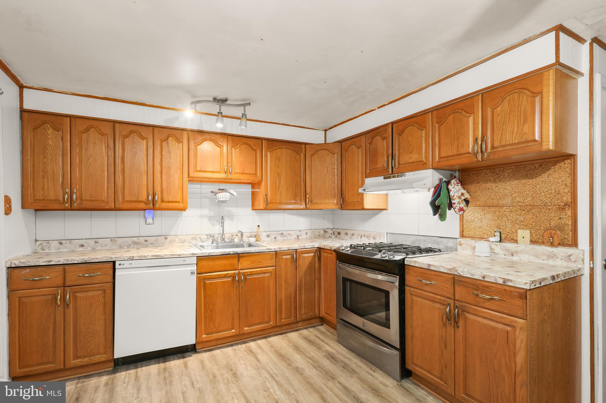 COUNTRY RIDGE - Residential