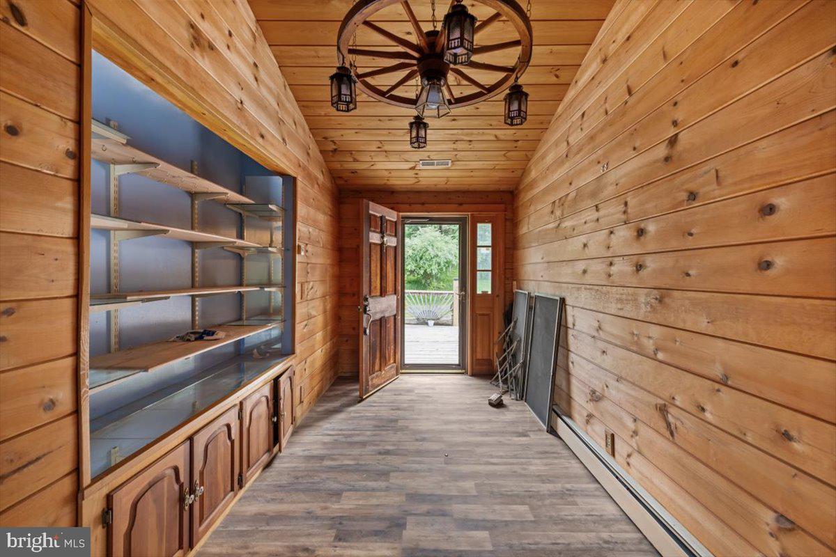 THUNDERBIRD FARM - Residential