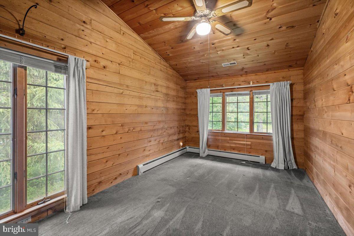 THUNDERBIRD FARM - Residential