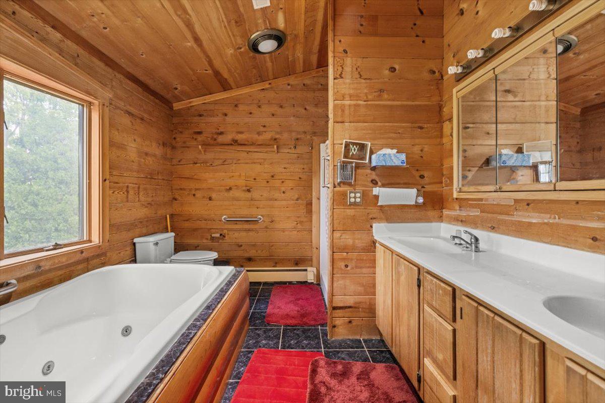 THUNDERBIRD FARM - Residential