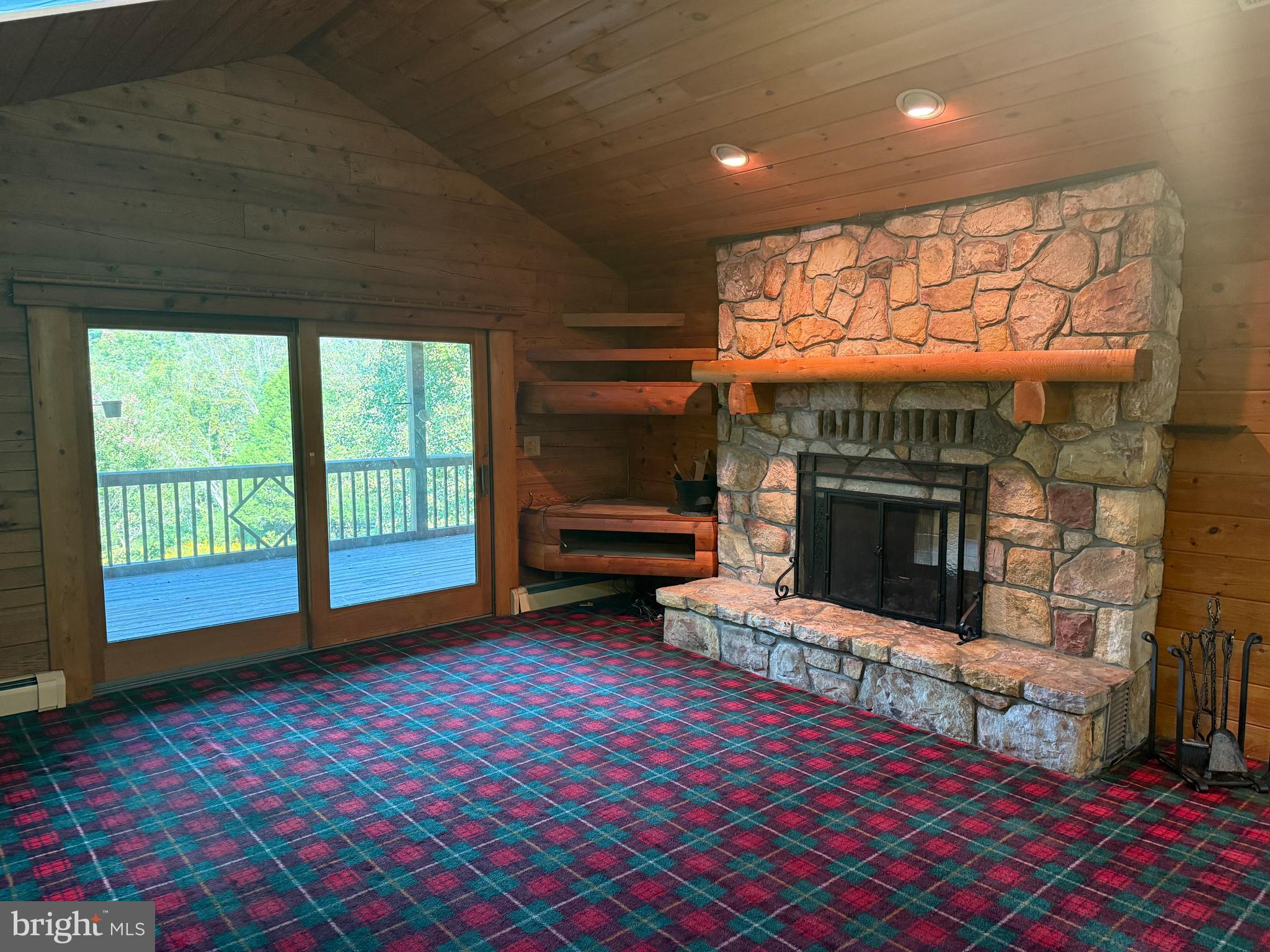 THUNDERBIRD FARM - Residential