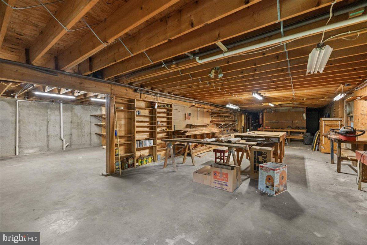 THUNDERBIRD FARM - Residential