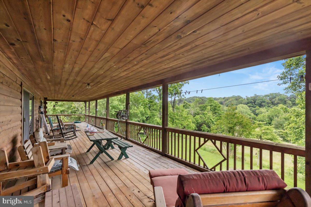 THUNDERBIRD FARM - Residential