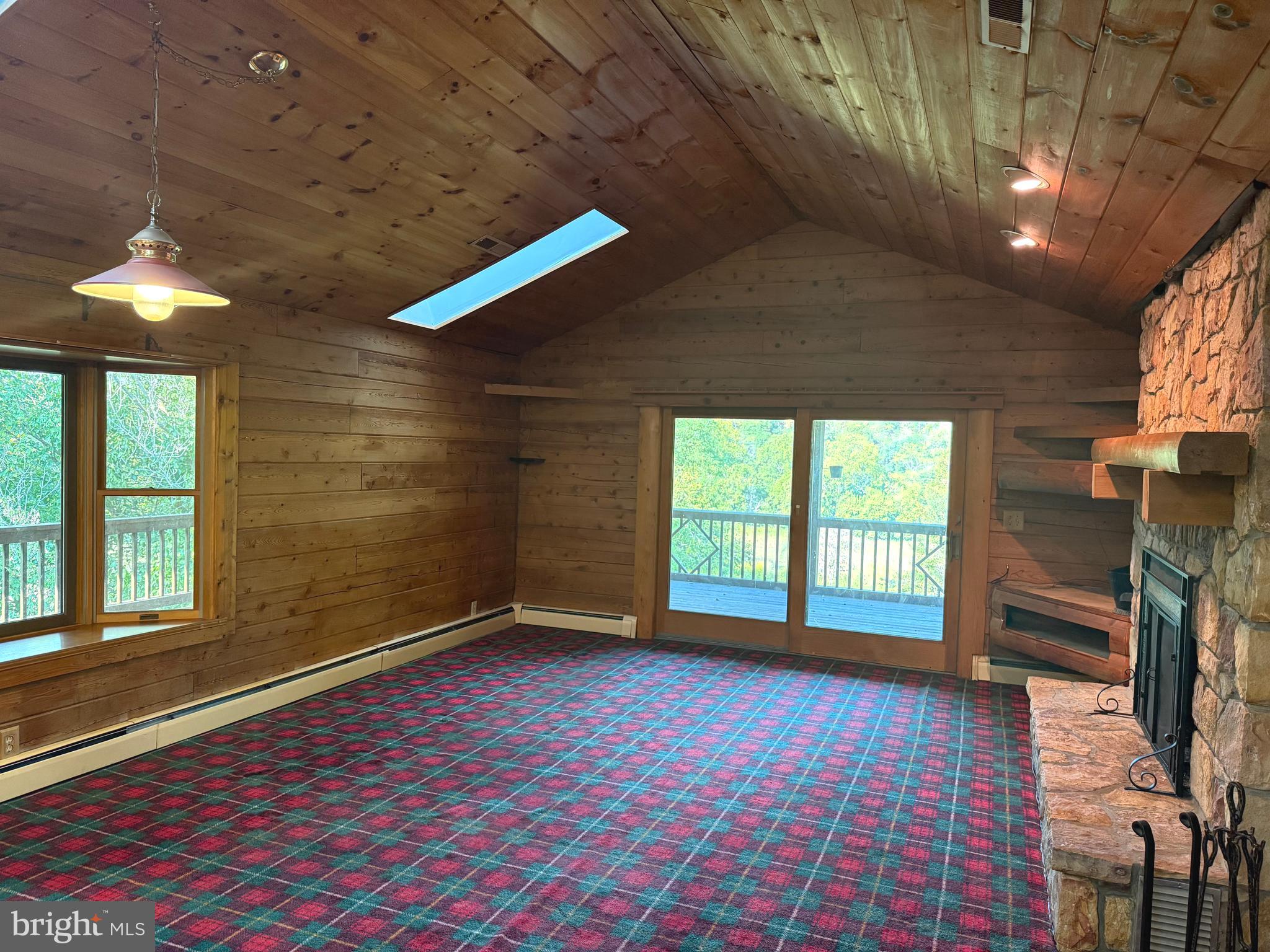 THUNDERBIRD FARM - Residential