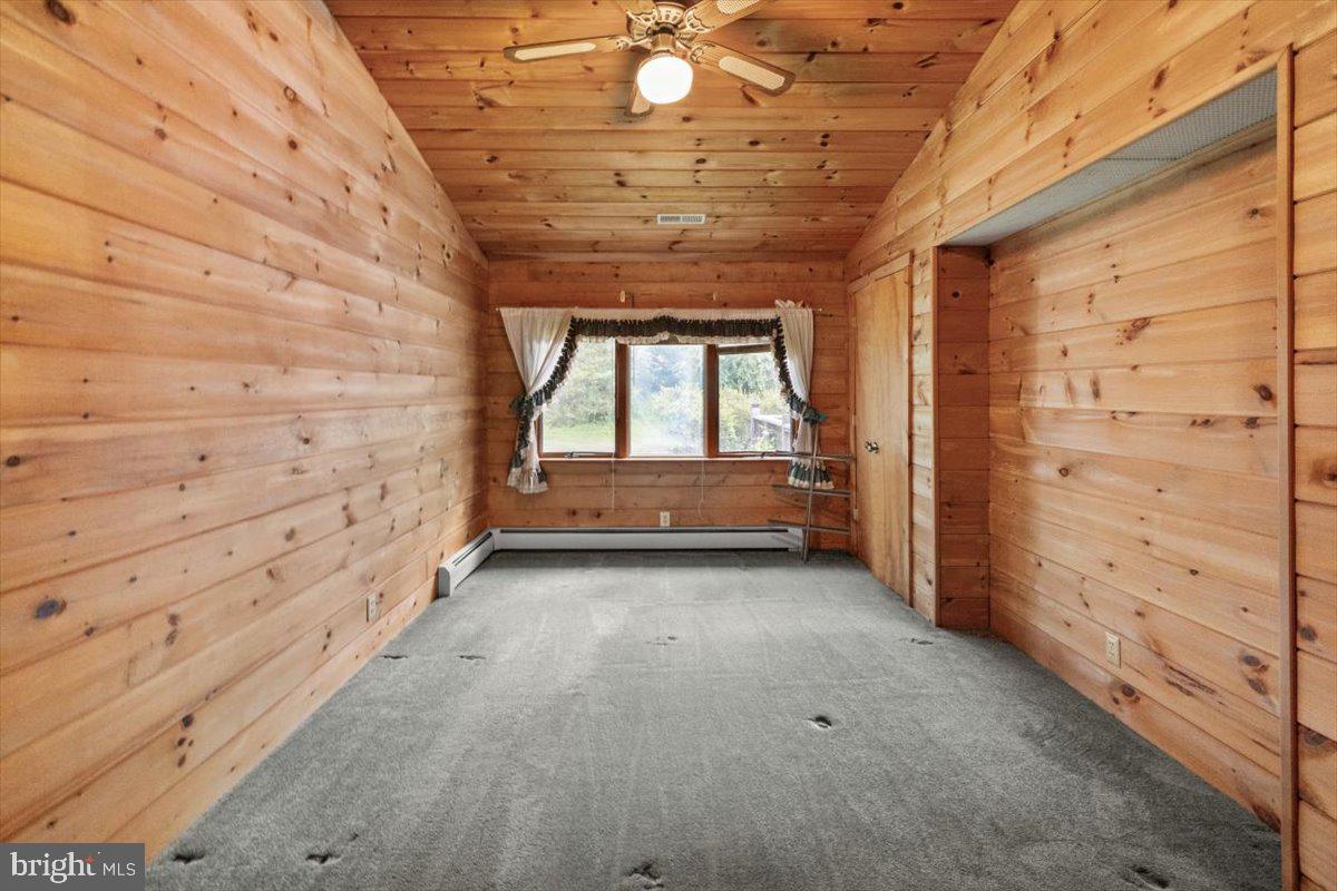 THUNDERBIRD FARM - Residential