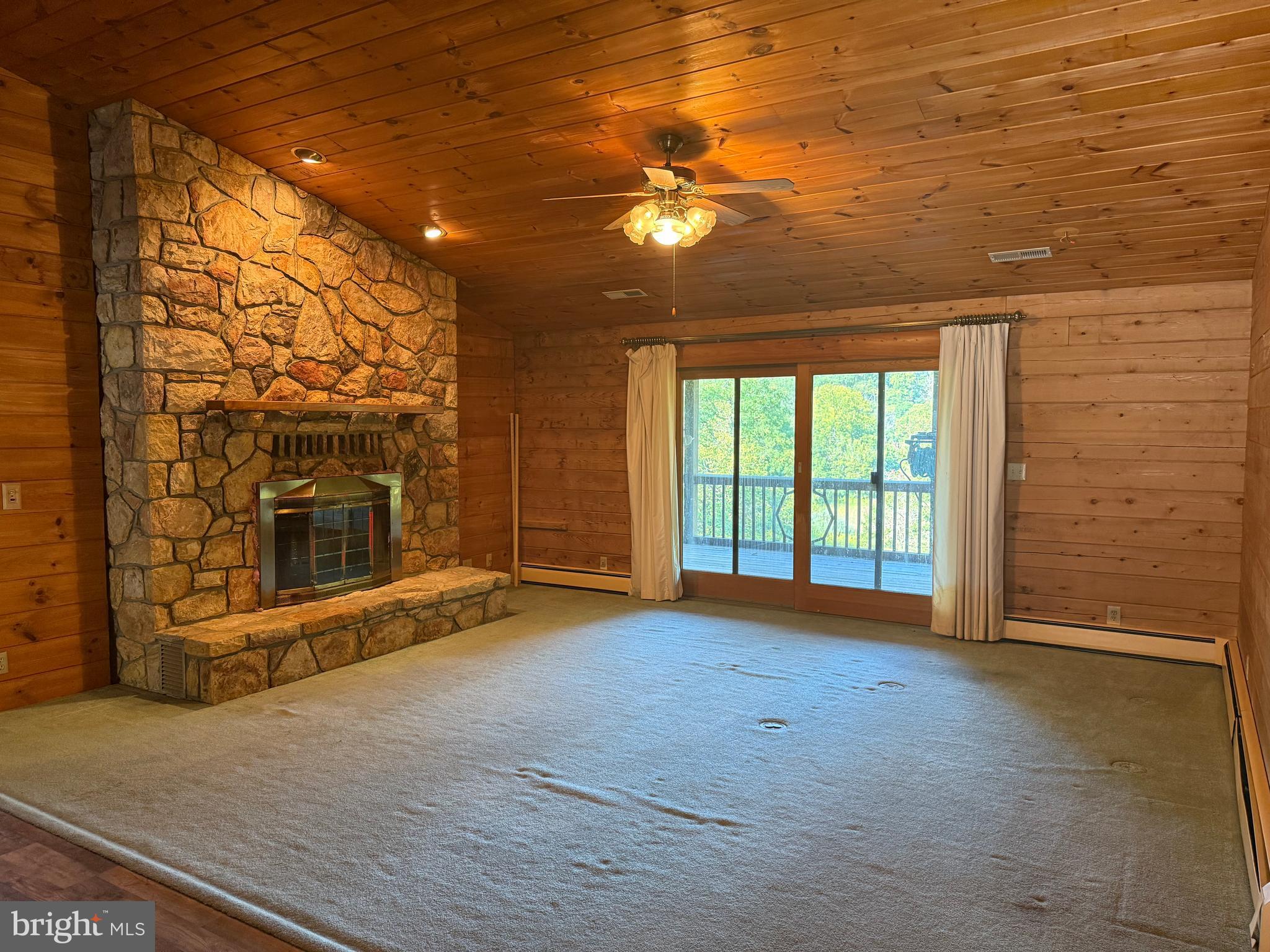 THUNDERBIRD FARM - Residential