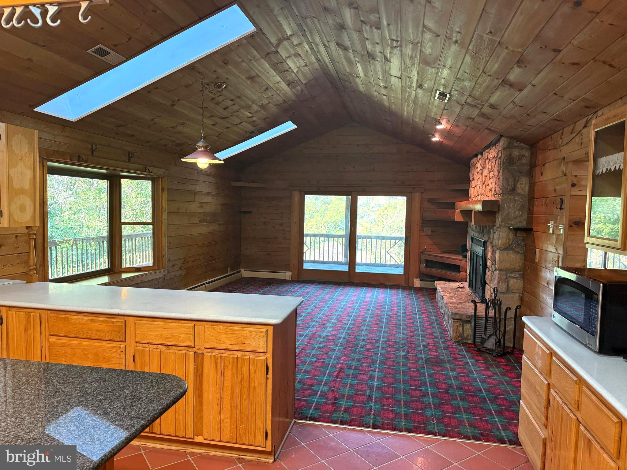 THUNDERBIRD FARM - Residential