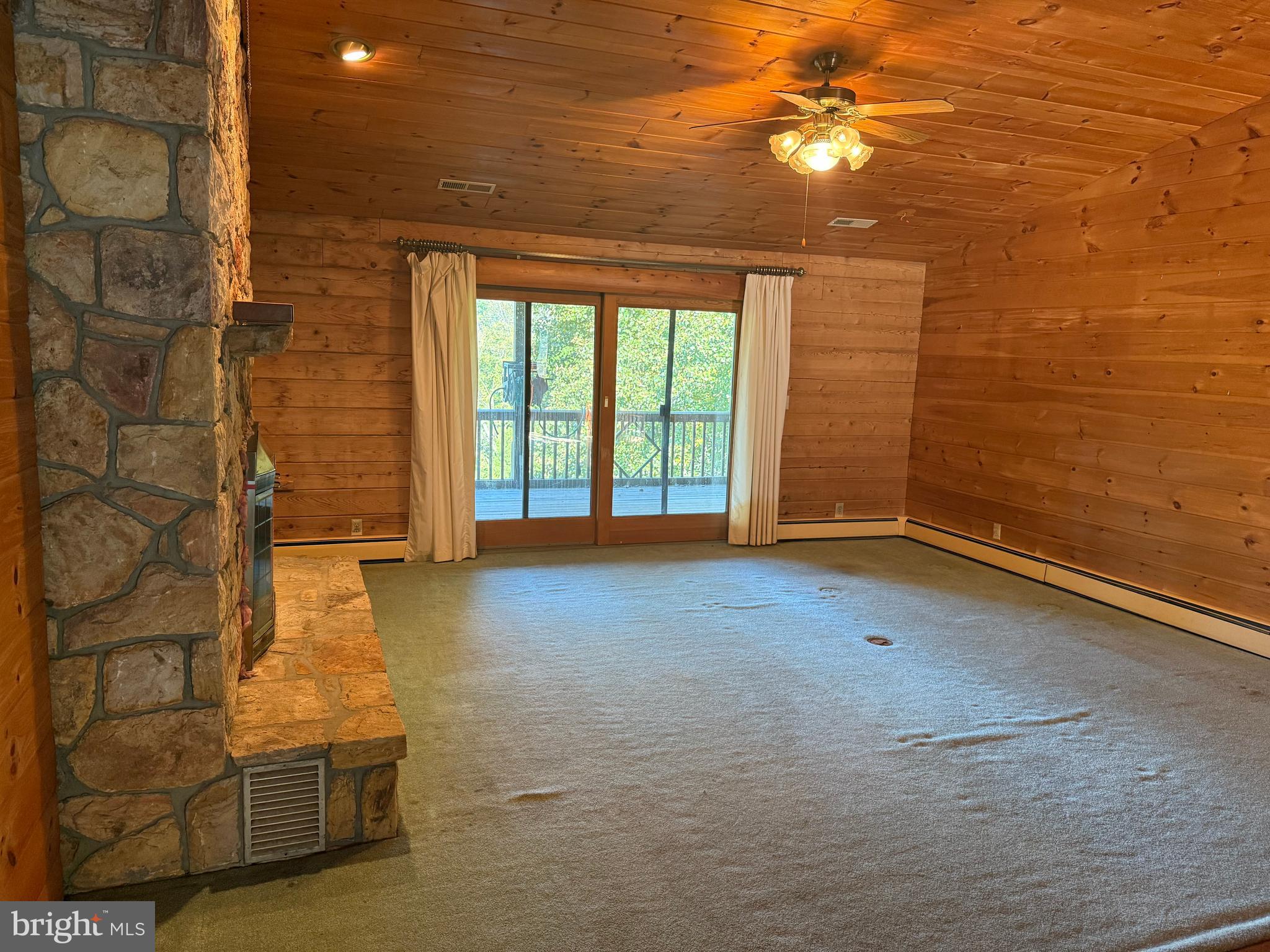 THUNDERBIRD FARM - Residential