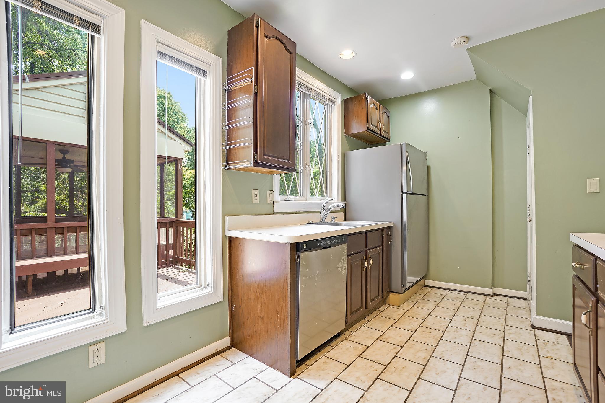 COOL SPRING - Residential Lease