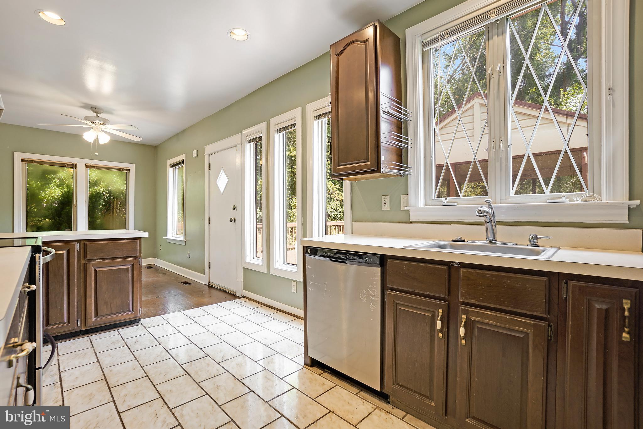 COOL SPRING - Residential Lease