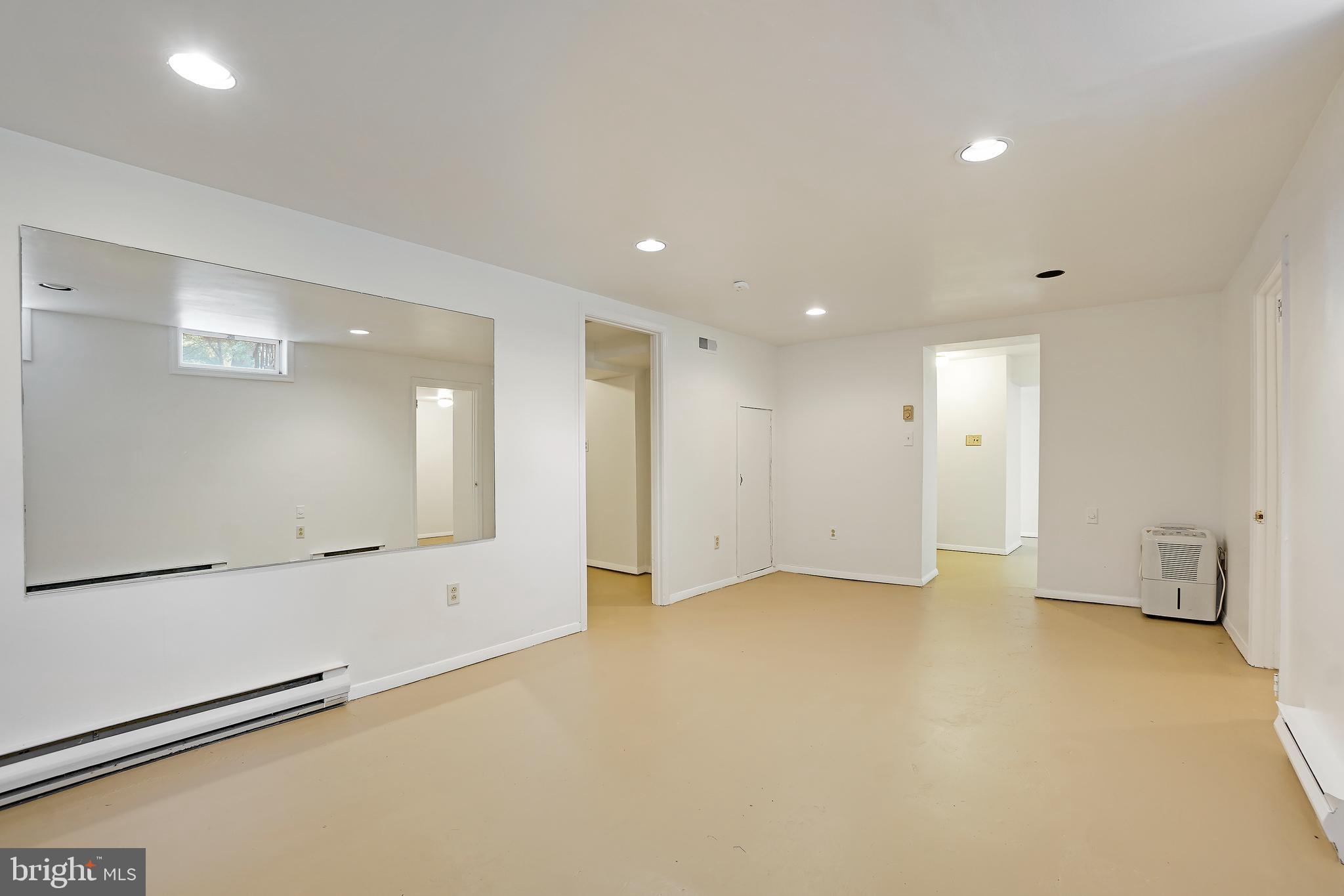 COOL SPRING - Residential Lease