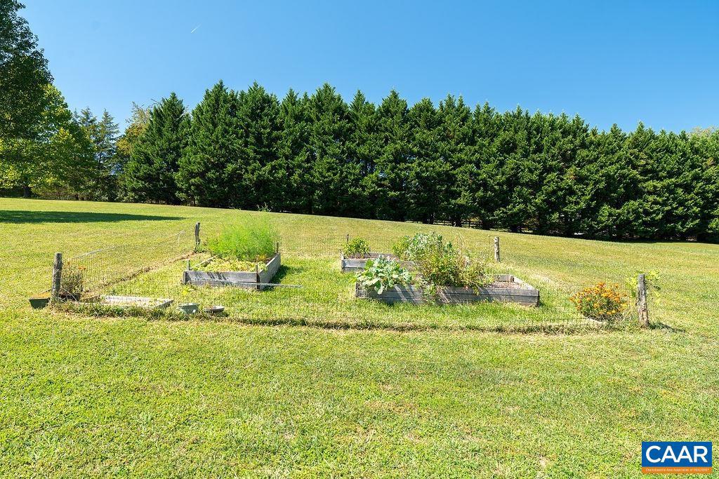 FREEDOM ESTATES - Residential Lease