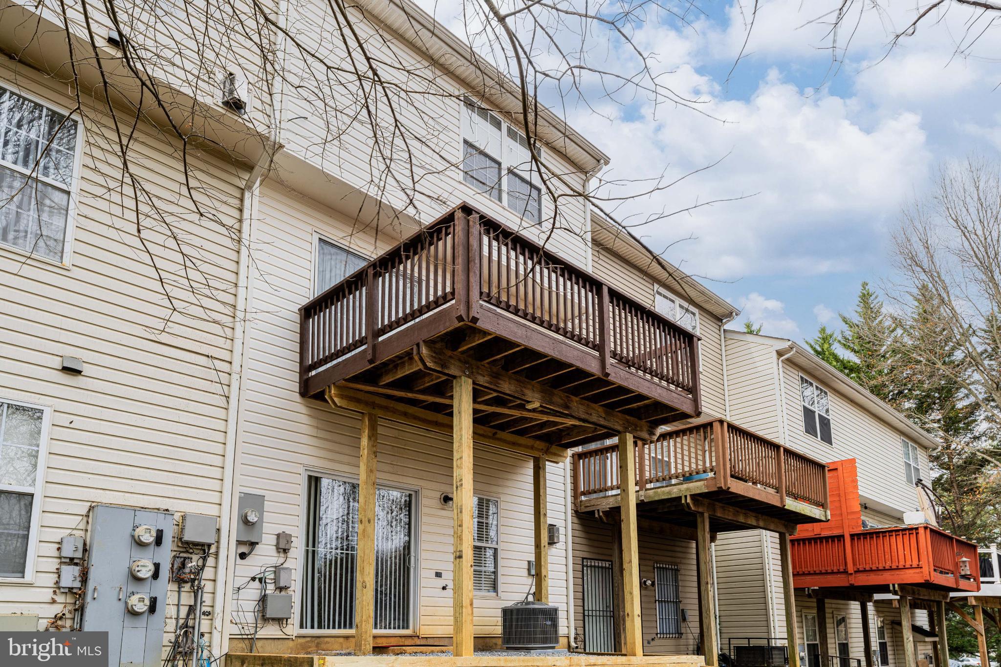 HILL OAKS CONDO PHASE 1- - Residential