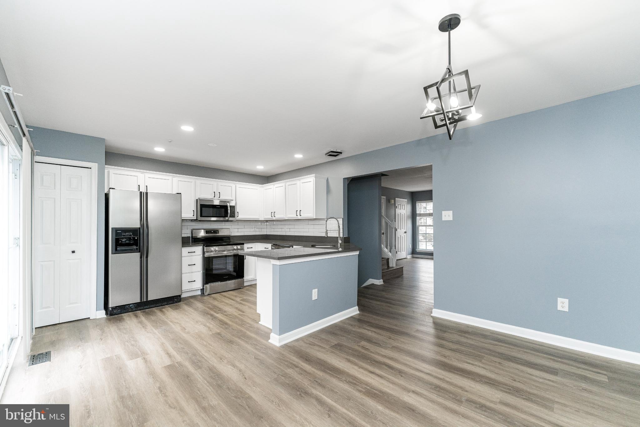 HILL OAKS CONDO PHASE 1- - Residential