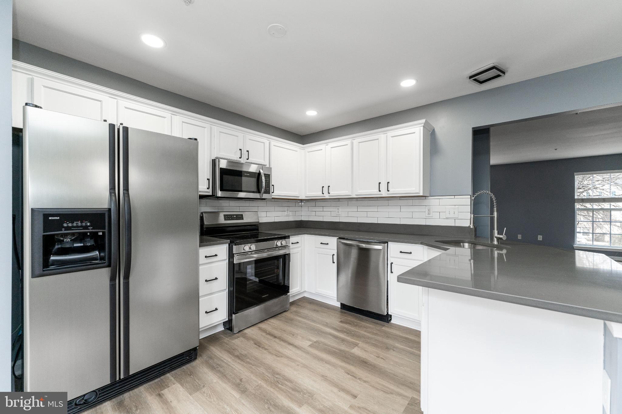 HILL OAKS CONDO PHASE 1- - Residential