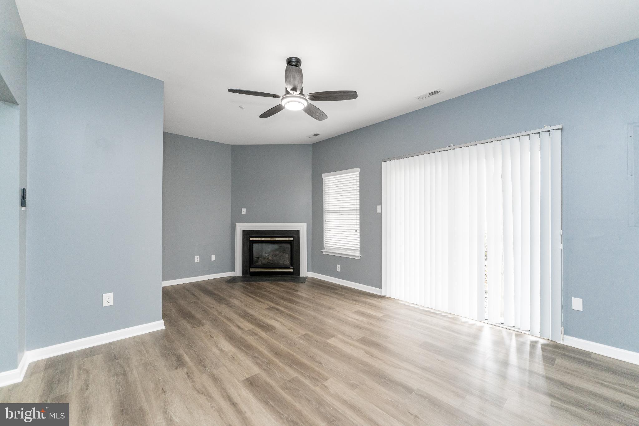 HILL OAKS CONDO PHASE 1- - Residential