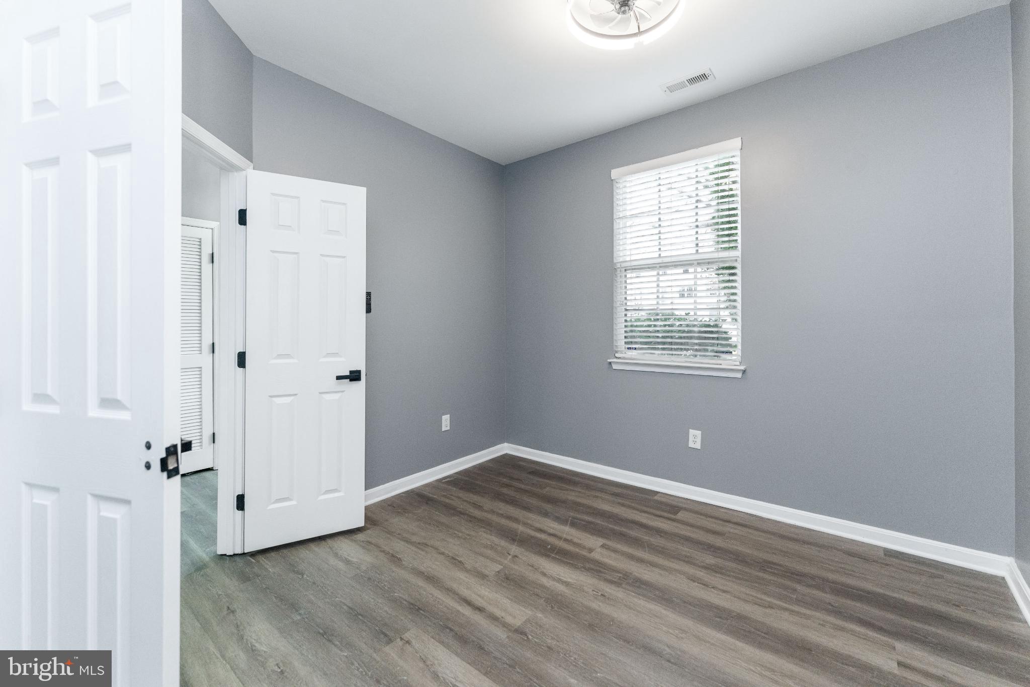 867 ENGLISH CHESTNUT COURT 4