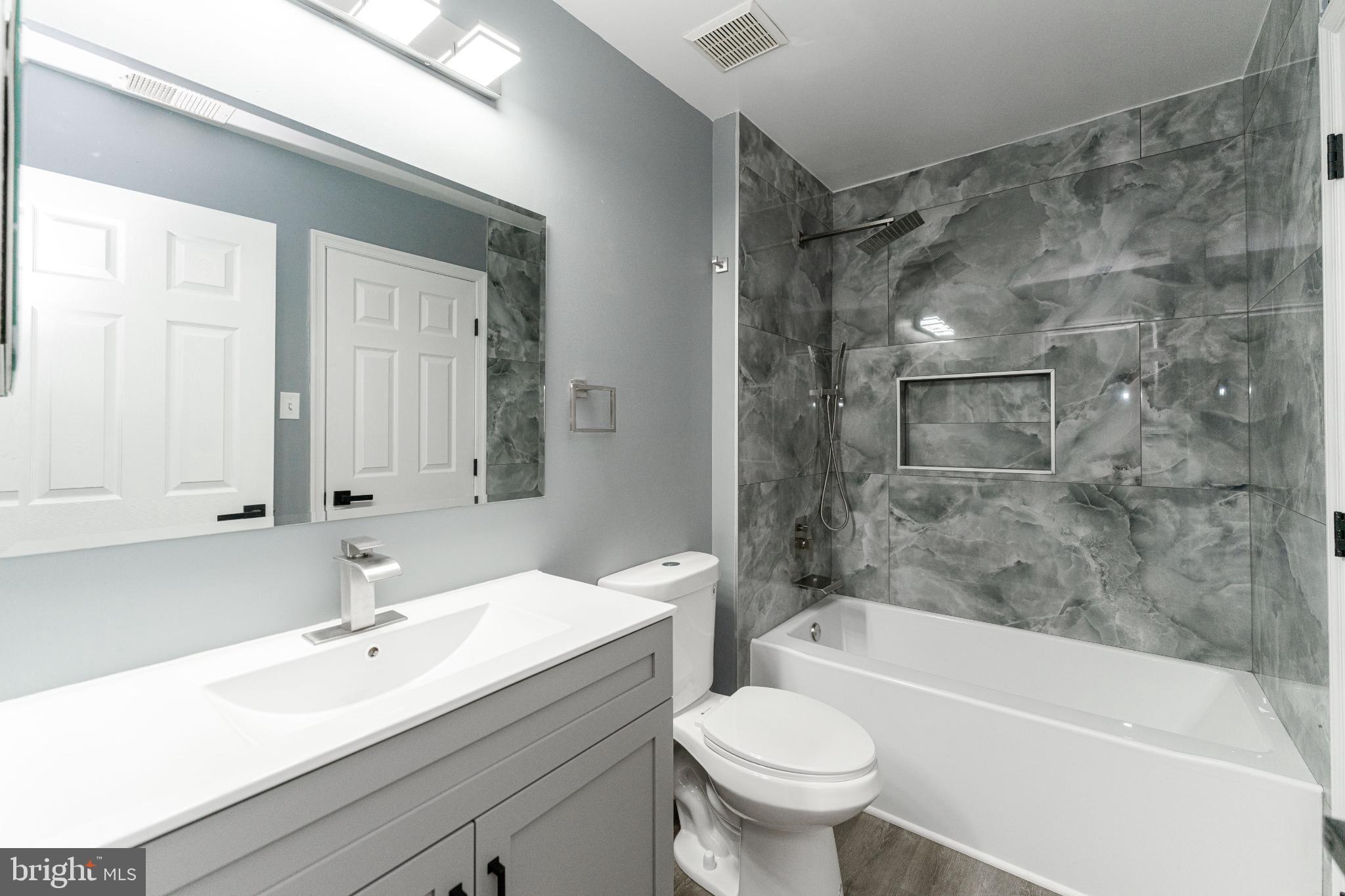 HILL OAKS CONDO PHASE 1- - Residential