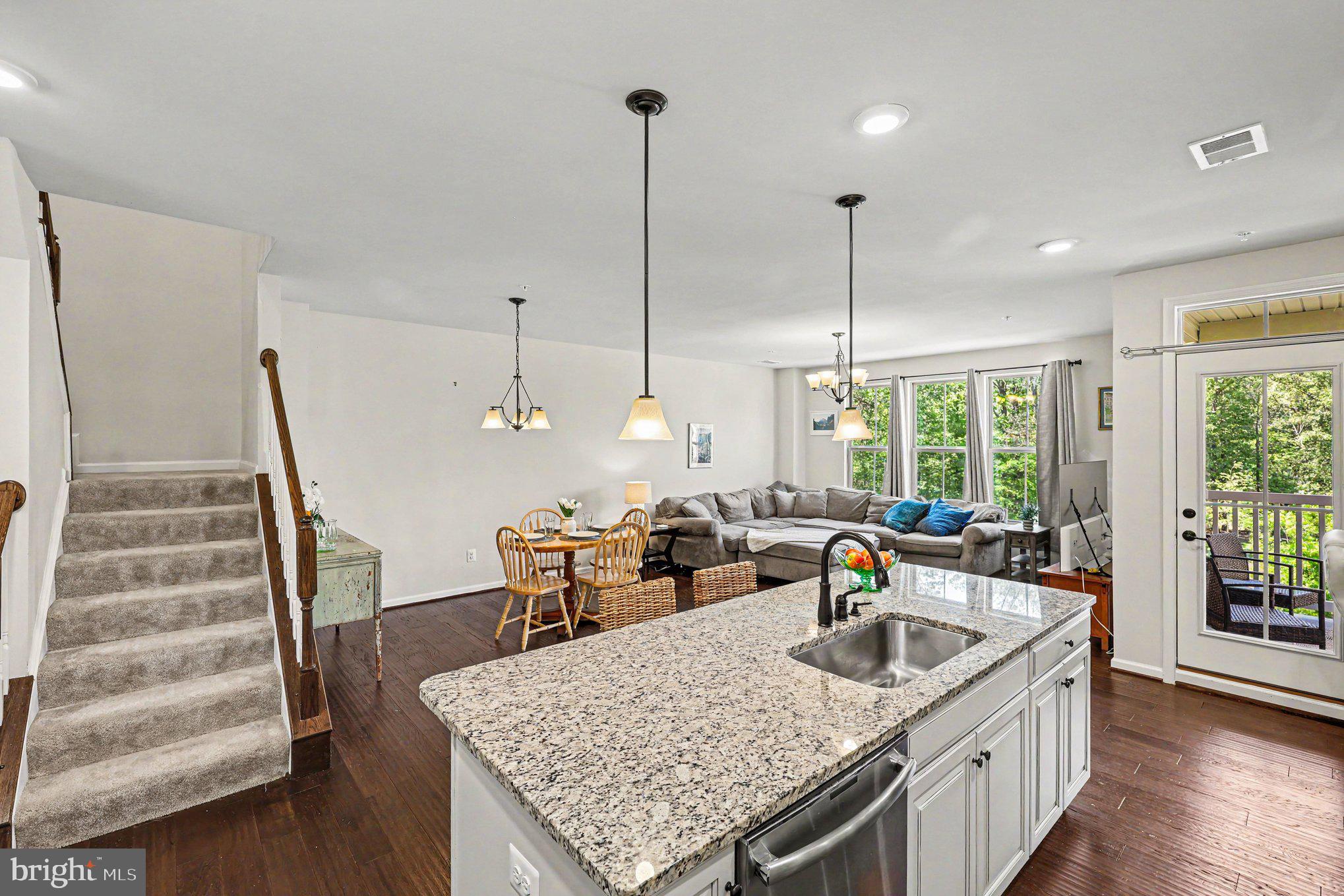 LOUDOUN CROSSING CONDOMINIUM - Residential