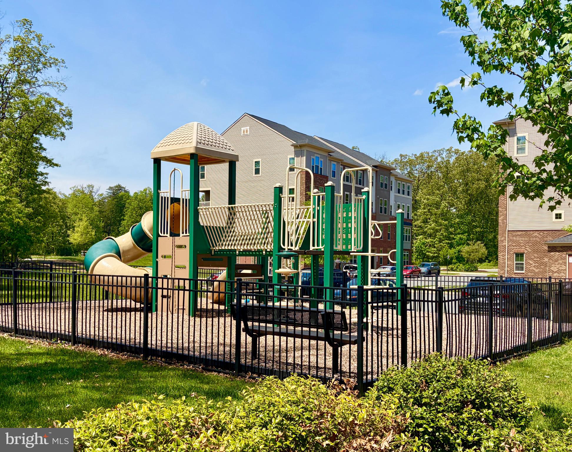 LOUDOUN CROSSING CONDOMINIUM - Residential