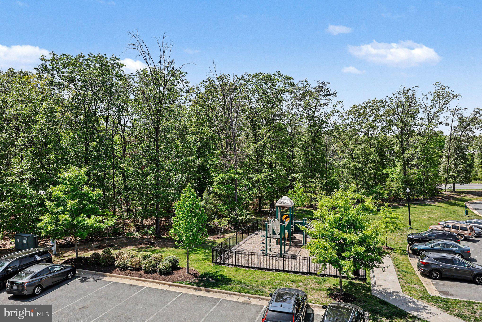 LOUDOUN CROSSING CONDOMINIUM - Residential