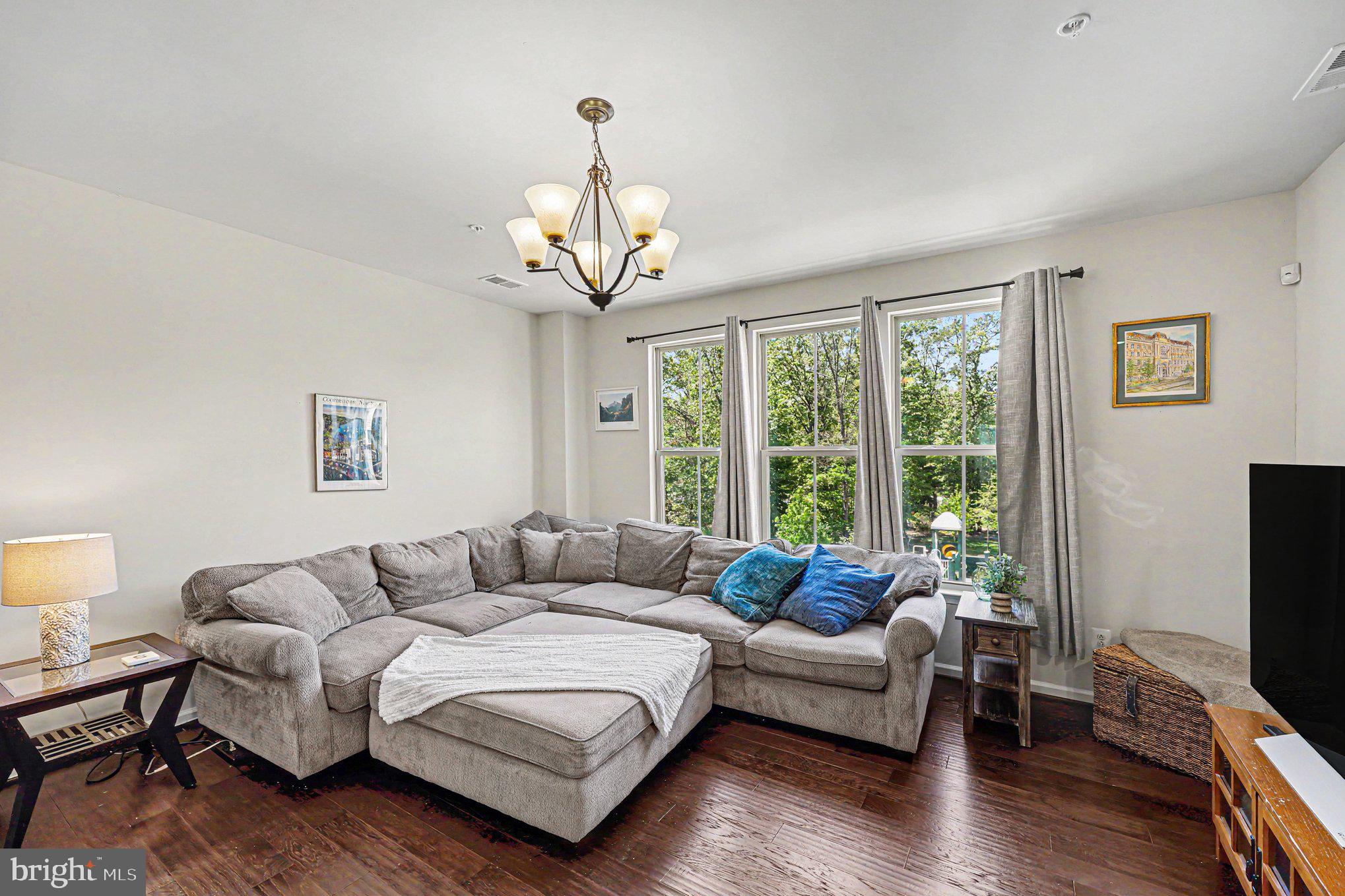 LOUDOUN CROSSING CONDOMINIUM - Residential