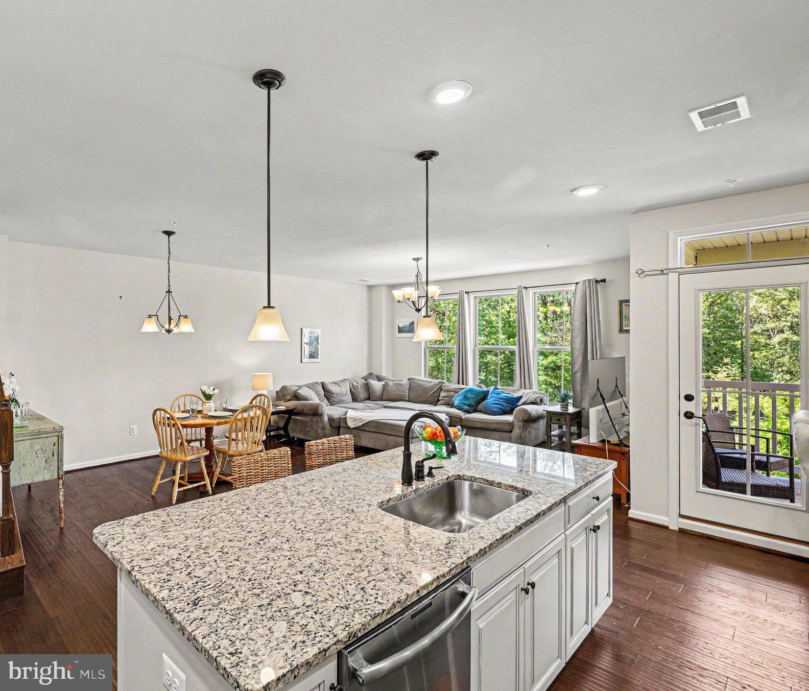 LOUDOUN CROSSING CONDOMINIUM - Residential