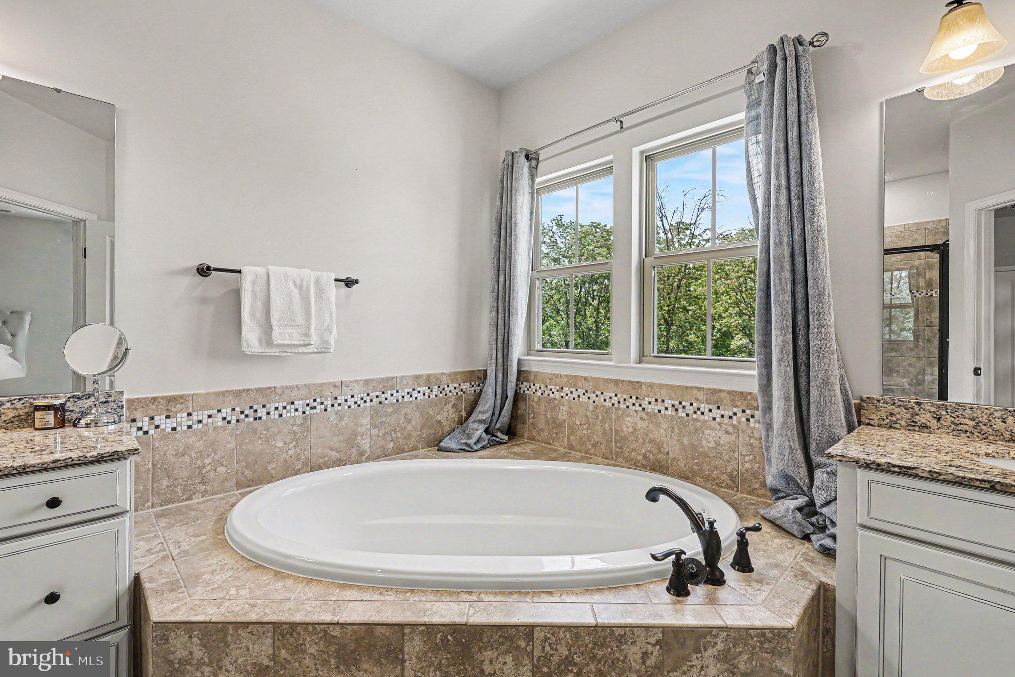 LOUDOUN CROSSING CONDOMINIUM - Residential