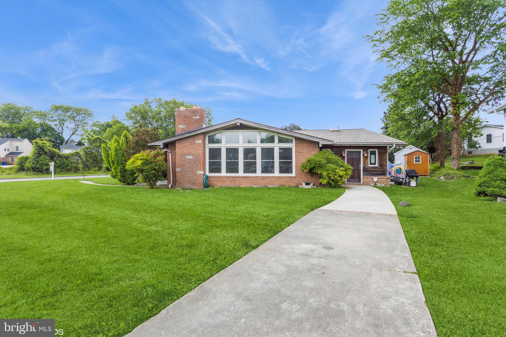 LARGE 5BR/3BA RANCHER SITUATED ON A GREAT CORNER LOT. SPACIOUS LIVING ROOM & DINING ROOM WITH WOOD FLOORS. THE KITCHEN HAS TONS OF CABINET SPACE WITH BREAKFAST ROOM AND ADJOINING FAMILY ROOM PERFECT FOR ENTERTAINING. PRIMARY BEDROOM WITH EN-SUITE BATH AND 2 ADDITIONAL BEDROOMS & BATH ON MAIN LEVEL. THE LOWER LEVEL HAS A HUGE REC ROOM, 2 BEDROOMS, OFFICE, FULL BATH & LAUNDRY. COVERED PORCH, SHED & DRIVEWAY.