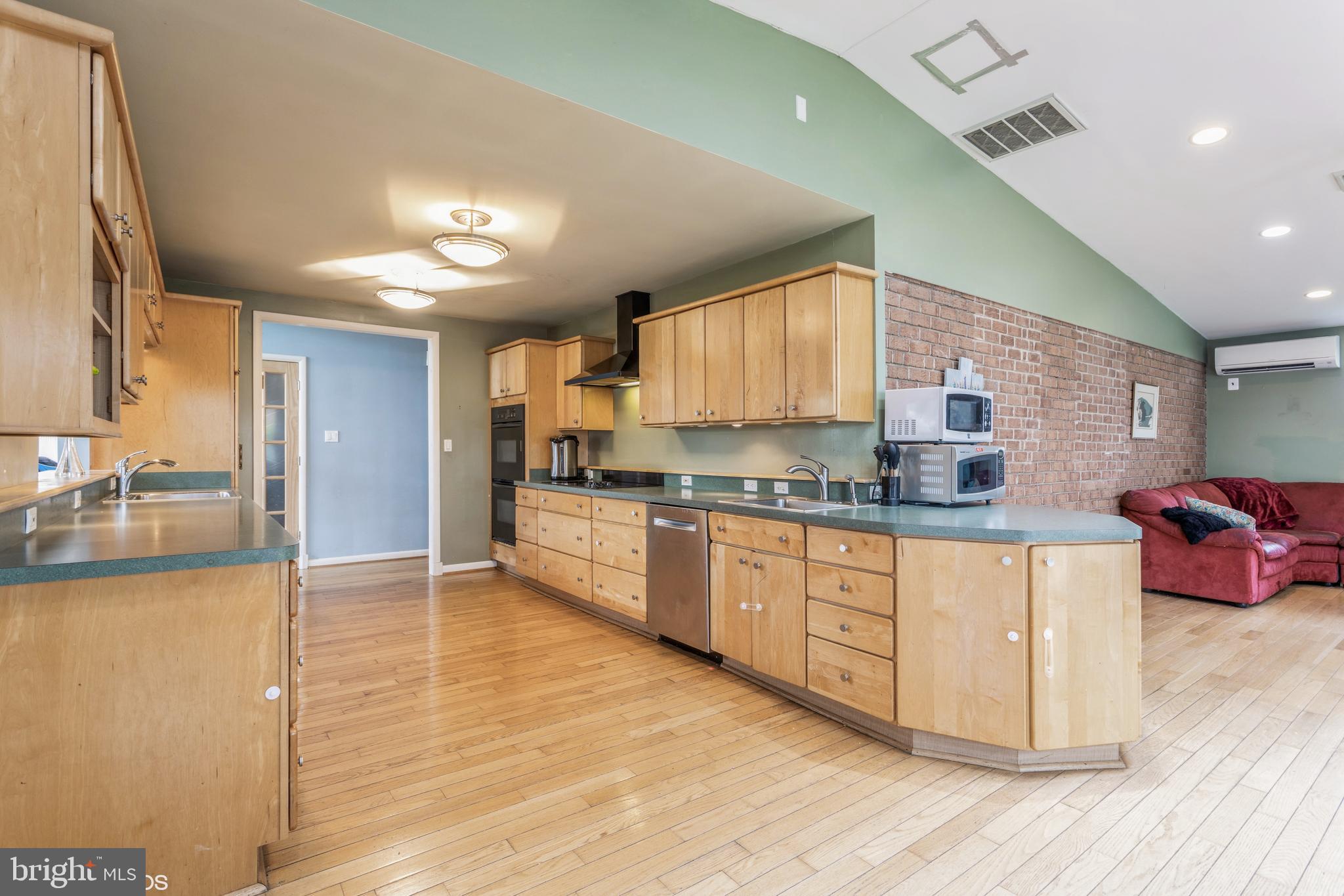 MEADOWOOD - Residential