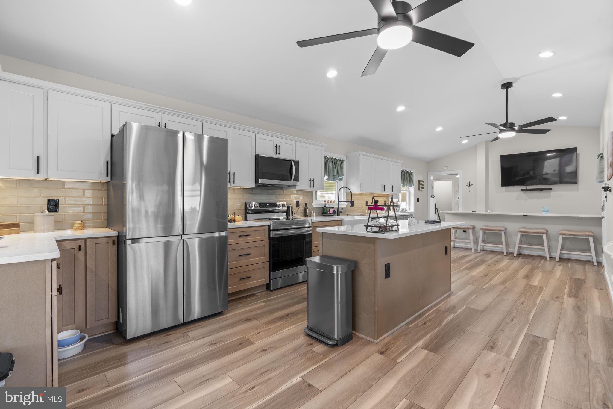 705 W MAPLE ROAD