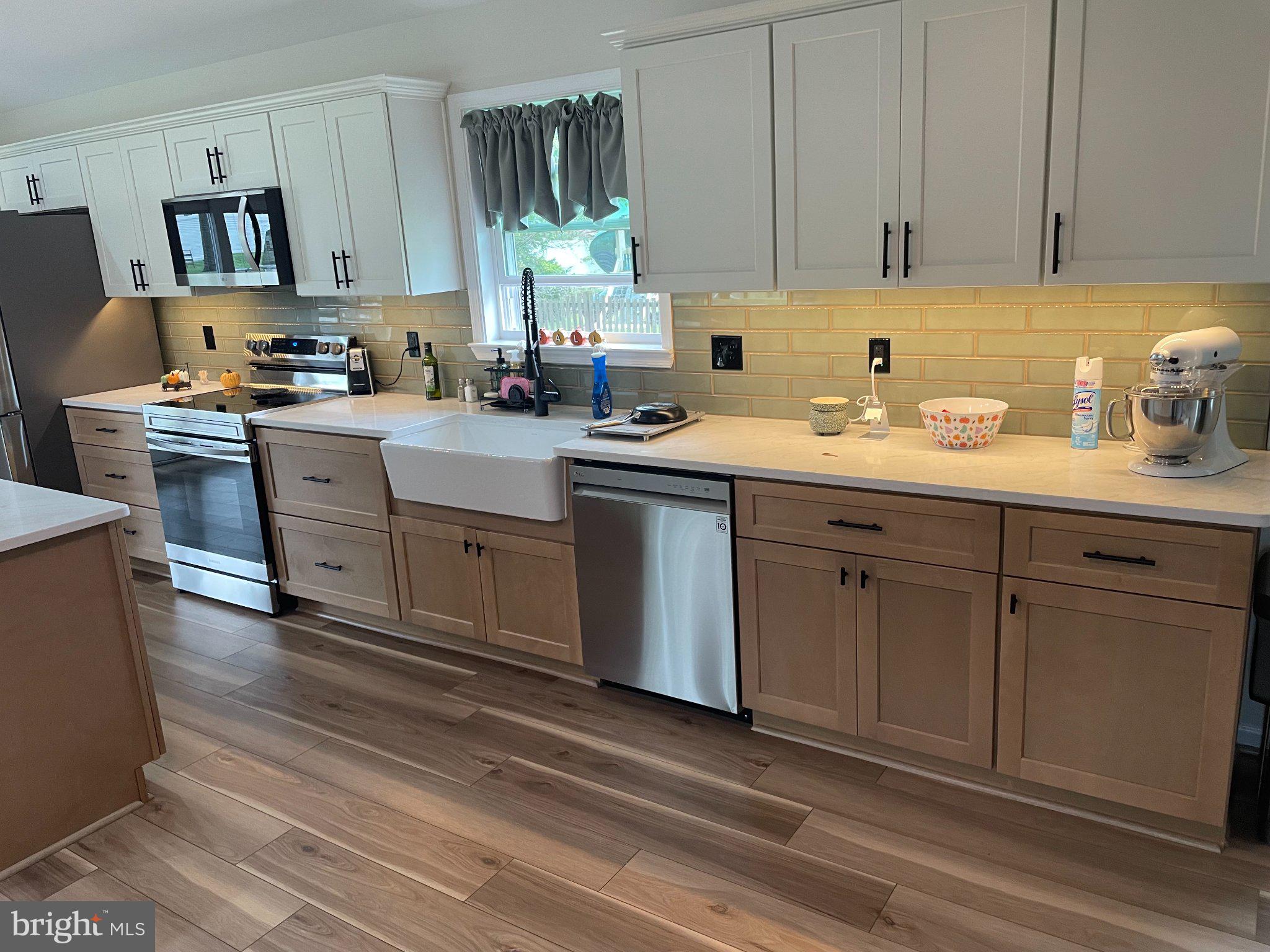 705 W MAPLE ROAD