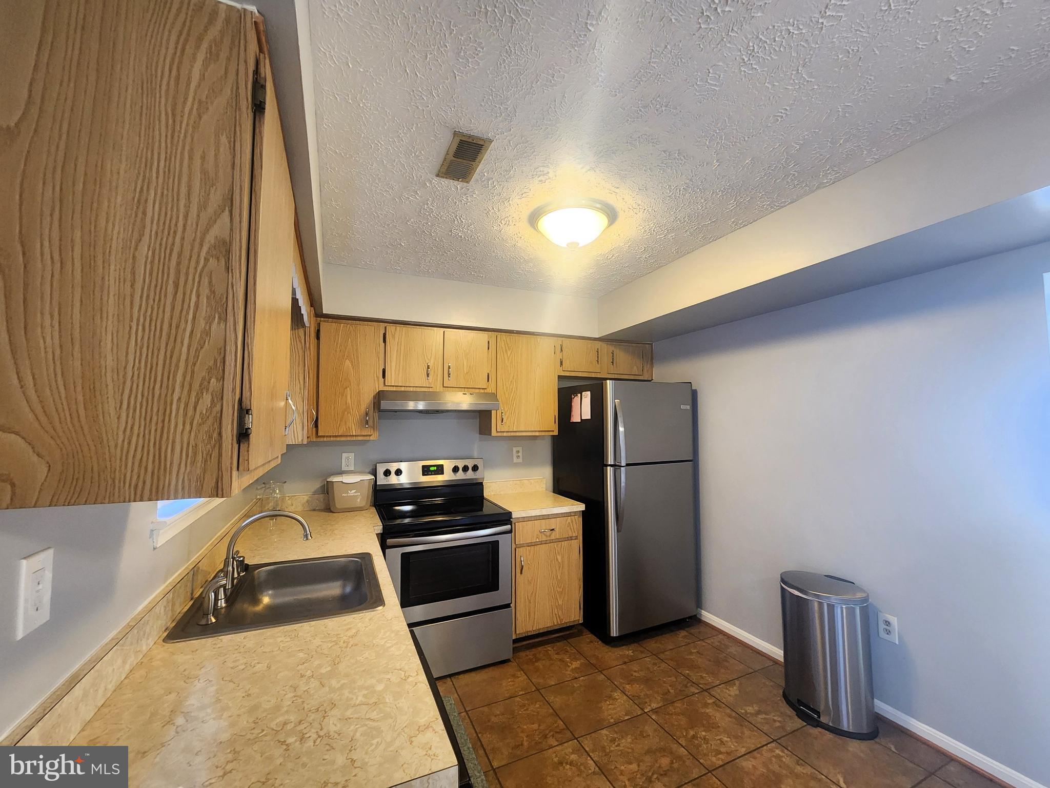 ROSECROFT VILLAGE PLAT O - Residential Lease