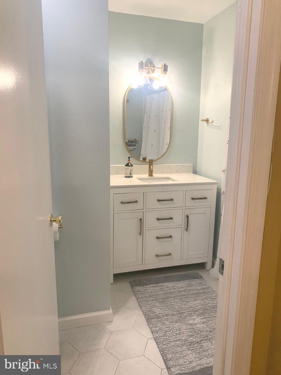 TOWNES OF GLOUCESTER - Residential Lease